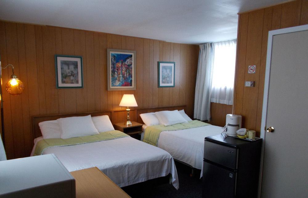 Frontiersman Motel Latchford Extérieur photo