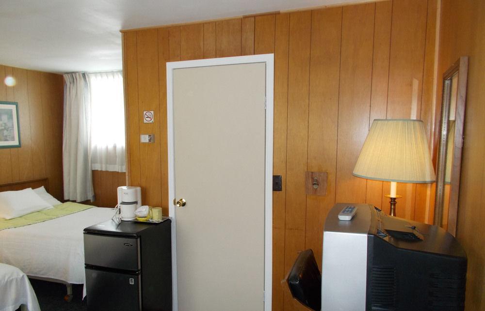 Frontiersman Motel Latchford Extérieur photo